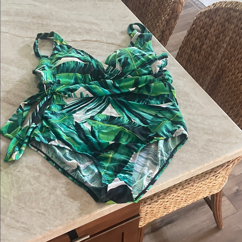 Tropical Leaf Print Women's One Piece Swimsuit